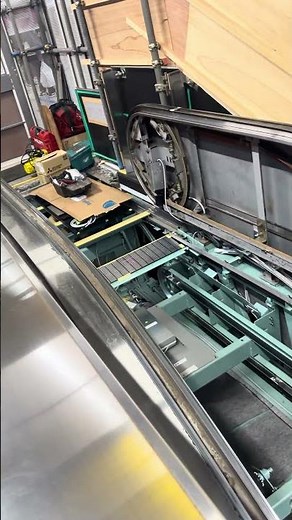 貴重！！エスカレーターの内部構造