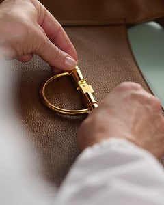 214K views · 2.6K reactions | This is the Gucci Softbit. 18 panels of leather, 2295 stitches, and 352 steps guided by five artisans. The making of a signature, told through craftsmanship. Discover more on.gucci.com/GucciInTheMakingSoftbit_ | Gucci | Facebook
