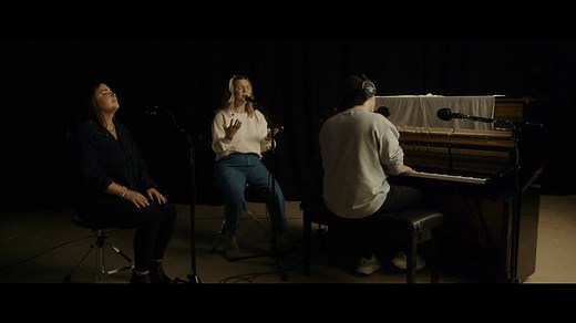 You can have all this world 🙌 Have you heard this song yet? This is one of our favorite songs from Upperroom’s new album Love Note. Watch the full acoustic performance and hear the story behind the song “Give Me Jesus” by Upperroom now on our youtube channel. https://www.youtube.com/watch?v=qoGPLEytN94 | Worship Together