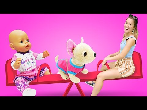 ¡Jugamos en el parque infantil con Amelia! Como mamá. Vídeos de Baby Born en español