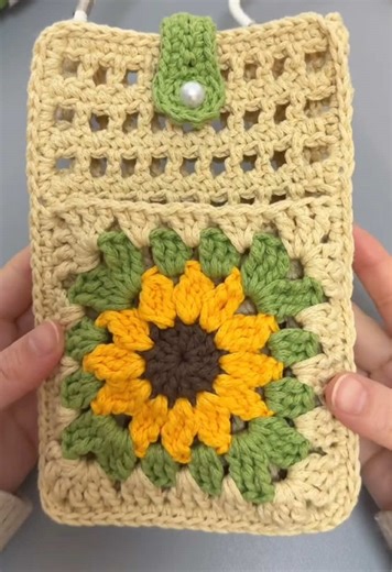 Handmade Crochet Sunflower Phone Bag: A Tutorial