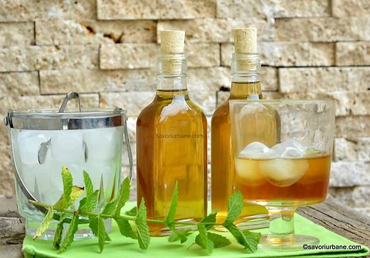 Lichior de mentă (de casă) rețeta de lichior natural fără colorant