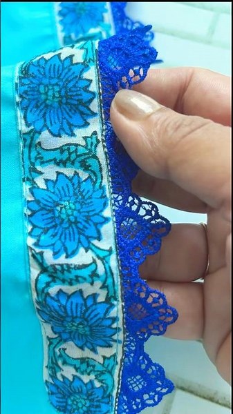 Stitching lace trims with a border print