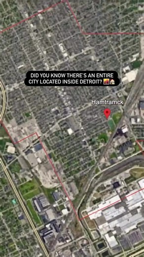 Did you know there’s an entire city located inside Detroit? 👀🌆 Hamtramck is an independent city completely surrounded by Detroit, located less than 15 minutes from downtown. Home to nearly 30,000 residents, it is the most diverse city in Michigan and proudly known by the tagline “The World in Two Square Miles.” Hamtramck has long been a cultural hub within Metro Detroit. Over 20 languages are spoken throughout the city, and residents and business owners have roots in Yemen, Poland, Bangladesh,