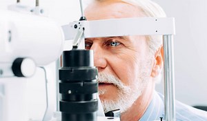 Man’s bizarre pulsating pupils reveal severe and hidden heart condition - Extra.ie