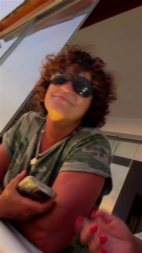 Alguien más saca la cabeza por la ventana para chismear ? !! #humor #pitukoneras #elqueesfeliznojode #amigas #peru🇵🇪 @Tula Rodríguez ✨ @Pilar Arana Griffiths