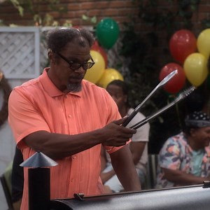 It's grilling szn! 📺: DAD STOP EMBARRASSING ME! | Netflix Family