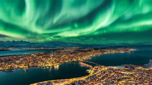 ‘Aurora awaits’ - Aer Lingus reveal new route with mesmerising Northern Lights
