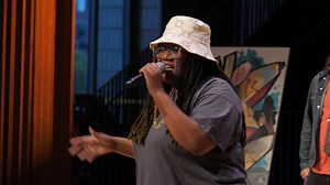 🎤Calgary rappers ZHE the Free, TeaFannie Music, Ricca Razor Sharp, and AC Iller perform tributes to hip-hop’s 50 anniversary from a Western perspective. The National Music Centre in partnership with 10 at 10 Music & Culture presented a special event hosted by former MuchMusic VJ Master T in honour of the 50th anniversary of hip-hop. The event brought together members of the Alberta hip-hop community to celebrate the four main elements of hip-hop culture (i.e. graffiti art, MCing, DJing, and bre