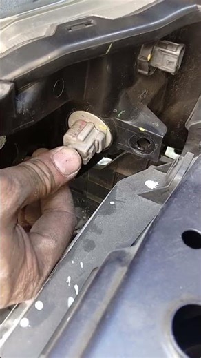 install front turn signal light socket."