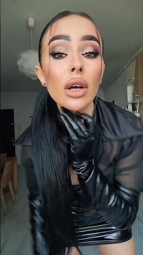 Long gloves leather - Wear gloves when it's cold #trends #leather #highboots