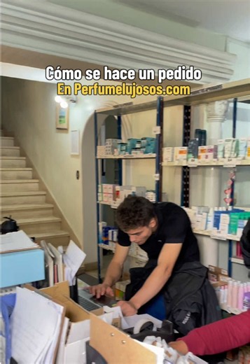 Este es el detrás de cada pedido que recibimos en Perfumeslujosos.com 📦 Que otra cosa más quieren saber o ver en PL ??🤔 #py