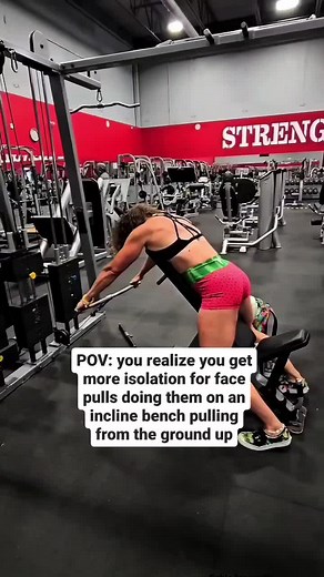 INCLINE BENCH CABLE FACE PULLS: lock these into your next upper body / back day workout 🍉 find me on 👁G under coach.frizzle Using the bench is a game changer because it does ✌️ things: 🍉 it creates more stability. When we're standing or kneeling we're always leaning away from the weight to try and create more balance. Whereas the bench now lets us push into something instead of leaning away = more stability 🍉 it's easy to use momentum when we're standing. Between leaning away to balance the 