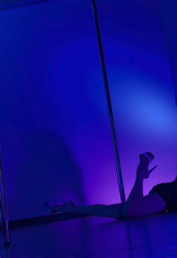 Me and my shadow 🖤 #poleflow