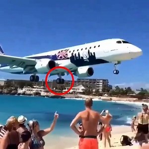 5.3K views · 49 reactions | Dear CEOs, have you ever seen a landing this close? Do you recognize the airport?  Chers PDG, avez-vous déjà assisté à un atterrissage d’aussi près ? Reconnaissez-vous l’aéroport ?  Source: Instagram @hot.travelz | Airlines-Manager | Facebook