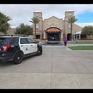 ***Note: multiple people are saying Kevin Jewlers was the one robbed, we based the info off the scanner audio *** Kay Jewelers Robbed in Morning Incident at Antelope Valley Mall A robbery occurred at Kay Jewelers, located in the Antelope Valley Mall, this morning around 10 am. The suspect, described as a black male approximately 20 years old, 5'8" with a slim build, wore a ski mask and all black clothing. The suspect used a hammer to break display cases and stole approximately $20,000 worth of d