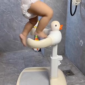 🛁 Ολισθηρά λουτρά; Διορθώστε το γρήγορα με το QuackStand™-ασφαλή, άνετη στήριξη που κρατάει τα ποδαράκια σταθερά για ηλικίες 6-24 μηνών. Τέρμα τα γλιστρήματα ή το άγχος - μόνο σταθερή στήριξη και χαμόγελα. ✅ Η εργονομική στήριξη κρατά το μωρό σταθερό ενώ στέκεται όρθιο ✨ Αναδιπλώνεται επίπεδα για εξοικονόμηση χώρου μετά το μπάνιο 💧 Ανθεκτικό στο νερό και τους λεκέδες, καθαρίζεται σε δευτερόλεπτα -39%! Κάντε την ώρα του μπάνιου εύκολη. 🛒👉 shop.s-mania.com/l1/gr/quackstand | Smania Moms and Ba