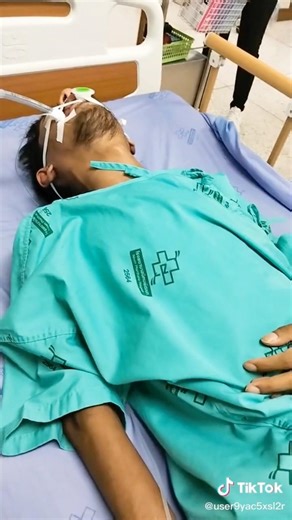 Pasien Koma di ICU dipasang selang Intubasi | intubation - ventilator - ngt - feeding tube - coma