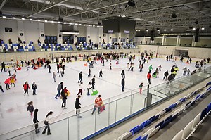 Programul patinoarului Berceni Arena din acest weekend⛸️Intrarea este liberă, costă doar patinele⛸️ • TIMP LIBER