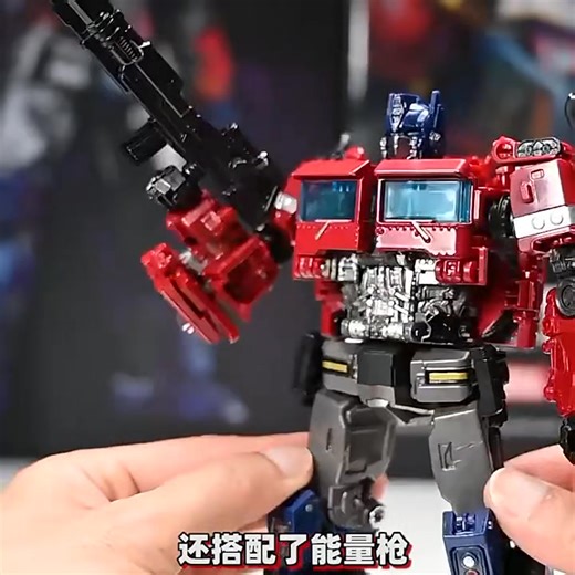 ¡Atención, fans de Transformers! 🤖🔥 ¿Listos para llevar su colección a otro nivel? Les presentamos el "Dark Commander" de Mechanical Alliance. Esta no es una figura cualquiera. Siente la calidad premium con sus componentes de aleación (die-cast) en el pecho y prepárate para una posabilidad increíble. ✅ Articulación total de 360° en cabeza, cintura y brazos. ✅ Increíble estabilidad para lograr poses de acción épicas. ✅ Incluye su bláster de energía característico. Se transforma de un imponente 