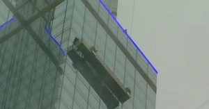 Watch: Window washers stuck 65 stories above Midtown Manhattan
