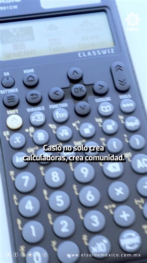 📚✏️ De la primera fx-82 a las calculadoras con Python y gráficos 3D, #Casio lleva 60 años siendo el aliado de millones de estudiantes en México 🇲🇽. No son solo números: son historias, aprendizajes y sueños calculados para el futuro que incluso alumnos de la actualidad siguen escribiendo.🚀🔢. #Casio60 #Educación #Innovación | El Sol de México