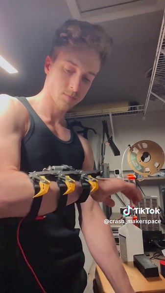 Amazing Batman Blade Design in 18 Seconds! Innovative Gesture Recognition Chip