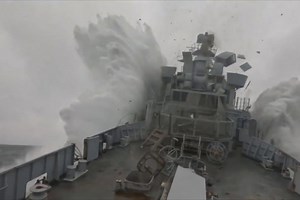 Nato submarine sinks warship in torpedo test