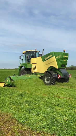 Big M 450: The Grass King - Krone Mower for Efficient Silage Harvesting