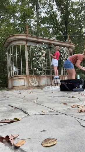 A floral arch install for a wedding a while back. Couldn’t have done it without the help from my bestie. #weddingflowers #floristsoftiktok #studioflorist #floraldesign #flowers