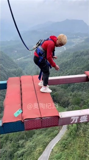 The silent waiting tension is far scarier than aerial free falling:Asmr Bungee Jumping