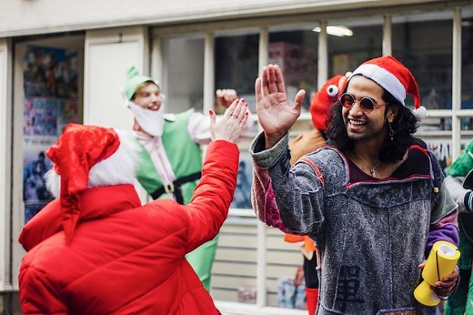 Make Spirits Bright: How to Sign Kids Up for the Angel Tree Program | LoveToKnow