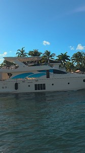 Azimut 78 luxury flybridge motor yacht Under the Bridge | Richard LeBel