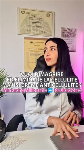 Laura Buccellato | Nutrizionista | Dimagrimento e Tonificazione on Instagram: "❌️😮‍💨Continui a comprare creme ma la cellulite non ti abbandona ? Il vero problema è negli ormoni. Le creme anticellulite possono sembrare una soluzione facile, ma quando la cellulite è causata da squilibri ormonali, ecco perché non bastano: 1 Agiscono solo in superficie Le creme penetrano poco e non raggiungono il tessuto adiposo profondo dove si sviluppano i noduli di cellulite. 2 Non correggono gli squilibri ormo