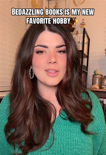 Dungeon Crawler Carl was my first… Red Rising was my second… and Operation Bounce House is in progress 🤘 I’m seriously obsessed with all thing holographic and sparkly so I don’t see this hyperfixation ending anytime soon 😜 #mattdinniman #dungeoncrawlercarl #redrising #piercebrown #bedazzle