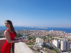陽光輝く地中海の港町で、南仏グルメとワインを堪能する マルセイユ（フランス） | 世界一周旅行ならピースボートクルーズ