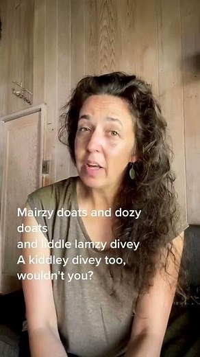 Mairzy Doats - Mares Eat Oats