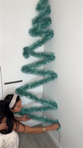 384K views · 645 reactions | Mom's Christmas hack DIY Christmas tree This original video was produced by Network Media, LLC and Zore & Tomek | Creative Crafting | Facebook