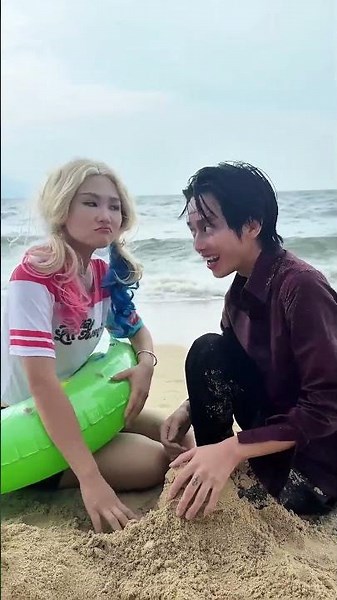 How did the clown end up buried in the sand!#joker #cosplay