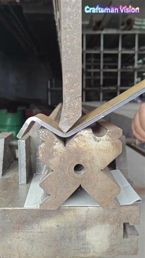 Sheet metal bending: Hydraulic punch & V-die form metal sheets