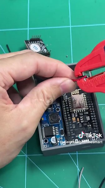 Hàn đấu nối dây cho mạch báo trộm qua gọi di động