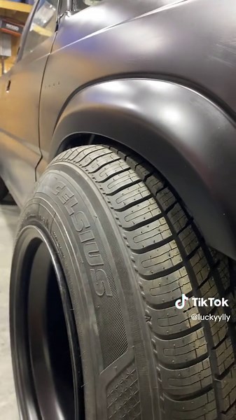 Modified Mazda B2200 Drifting- Customized Tuning and Stance