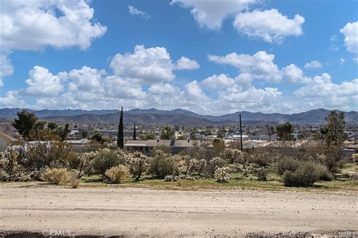 57495 Warren Way, Yucca Valley, CA 92284 - MLS JT25196644 - Coldwell Banker