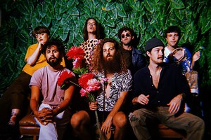 LAの新人バンド・Hello Foreverのデビューアルバム『Whatever It Is』が〈Rough Trade〉よりリリース決定！新曲“Everything Is So Hard”のMVも公開 | Qetic