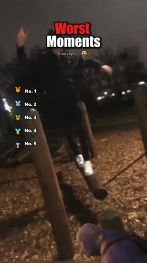 Hit R on Instagram: "#日本利用压电瓷砖将脚步转化为电能。这些瓷砖捕捉来自你脚步的动能。当你行走时，你的重量和动作会对瓷砖产生压力。瓷砖会轻微弯曲，从而产生机械应力。瓷砖内部的压电材料将这种应力转化为电能。每一步都会产生少量电荷，而数百万步结合在一起就能产生足够的电力来驱动 LED 灯、数字显示屏和传感器。在像涩谷车站这样繁忙的地方，每天大约有 240 万个脚步为这一系统作出贡献。这些电能可以被储存或立即使用，从而减少对传统电力来源的依赖，并支持可持续的城市基础设施。这种方法将日常运转化为实用的可再生能源 #日本 #知识 #事实 #你知道吗 #推荐 #科技 #创新 #历史 #技术 #实验 #热门"