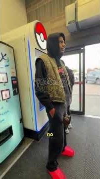 🚨 SCALPERS CAUGHT GLITCHING VENDING MACHINE AT STORE EXIT, WHILE KIDS ARE WATCHING 😳