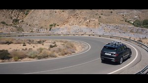 Give your Range Rover Sport a stylish new step up with our Deployable Side Steps accessory. | Land Rover N1 City