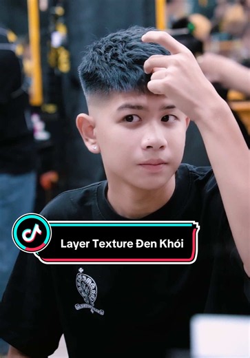 Thi xong rồi nhuộm tóc thôi ae 🔥🔥🔥. Lên ngay kiểu tóc top 1: #Layer Texture nhuộm Đen khói cho ae tham khảo chơi hết hè nhé #phongbvb #tocnamdepphongbvb #hairstyle