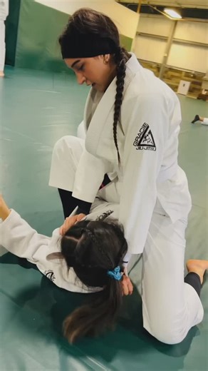 Gracie Jiu-Jitsu Southwest Austin on Instagram: "💥Gracie Combatives - Self-Defense for Everyone!💥 Learn essential self-defense skills through Gracie Jiu-Jitsu! Not only will you have a blast boosting your confidence, but you’ll also gain valuable techniques to stay safe in any situation. 🥋 No experience required and learn to protect yourself and your family in a safe and supportive community. 👍 Ask about our 10-Day risk free trial and take the first step towards becoming prepared to protect 