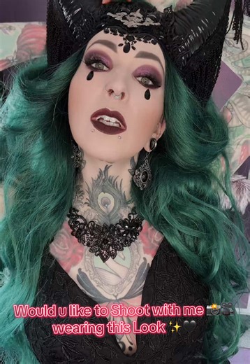 Would u Like to Shoot with me 🎥📸 wearing this Look ? #gothicmodel #tattoomodel #gothicphotography #vampire #photoshootideas Headpiece @13Wonderland13 Vampireteeth @seventy6_jewellery
